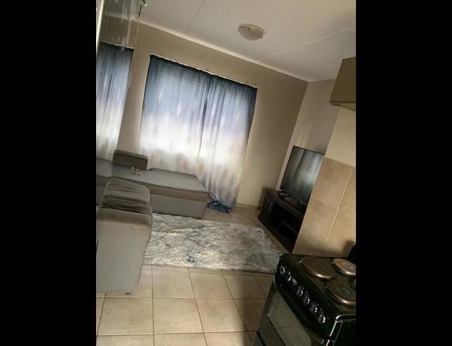 2 BEDROOM PROPERTY TO RENT IN FLEURHOF